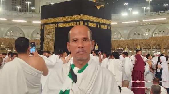 Jamaah Umroh Sakinah Gresik di depan Ka'bah, Masjidil Haram